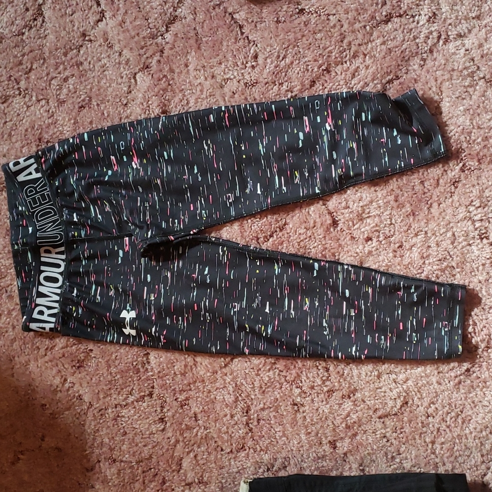 Youth Medium Under Armour capris